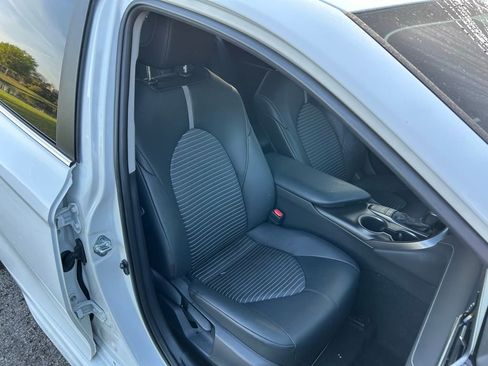 Used 2023 Toyota Camry SE image 15