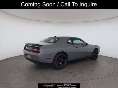 Used 2018 Dodge Challenger SXT RWD image 19