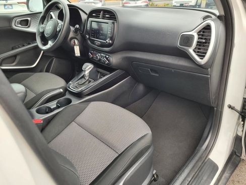 Used 2024 Kia Soul LX w/ Option Group 015 image 18