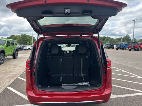 New 2026 Chrysler Pacifica Select image 8
