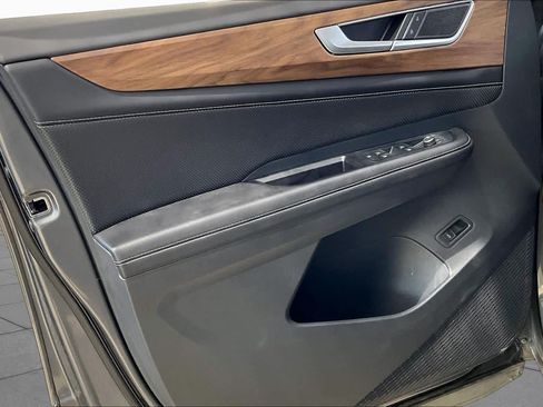 Used 2024 Volkswagen Atlas SE w/ Panoramic Sunroof Package FWD image 23