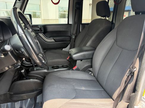 Used 2018 Jeep Wrangler Unlimited Sport S AWD/4WD image 14