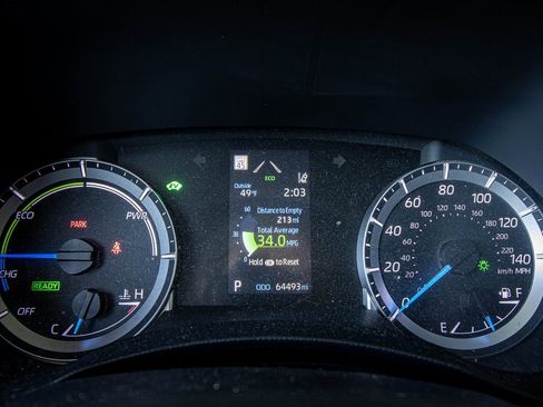 Used 2022 Toyota Highlander LE image 2