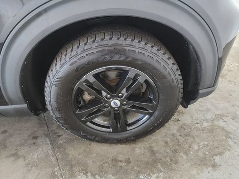 Used 2020 Ford Explorer XLT w/ Equipment Group 202A AWD/4WD image 40