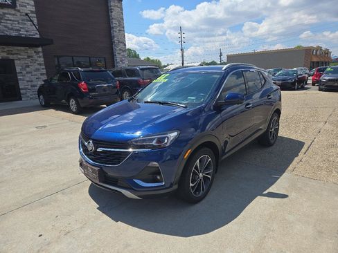 Used 2022 Buick Encore GX Essence w/ Advanced Technology Package FWD image 2