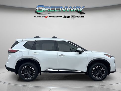 Used 2025 Nissan Rogue Platinum image 5