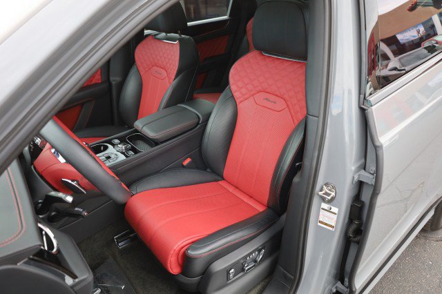 Used 2023 Bentley Bentayga AWD/4WD image 25