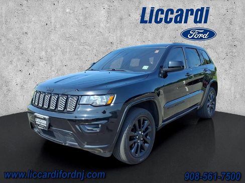 Used 2019 Jeep Grand Cherokee Altitude AWD/4WD image 3
