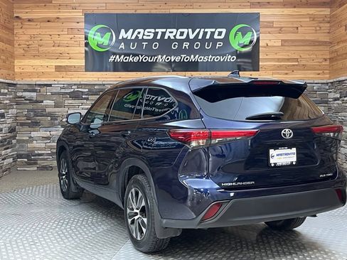 Used 2020 Toyota Highlander XLE AWD/4WD image 21