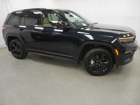 Certified 2024 Jeep Grand Cherokee Limited w/ Black Appearance Package AWD/4WD image 10
