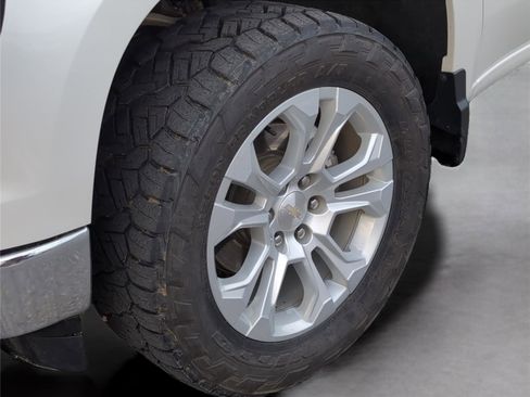 Used 2022 Chevrolet Silverado 1500 LTZ image 31