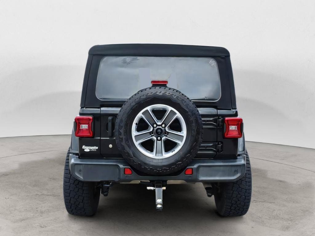 Used 2018 Jeep Wrangler Unlimited Sahara AWD/4WD image 8