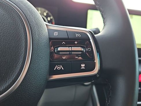 Used 2024 Kia Carnival SX image 26