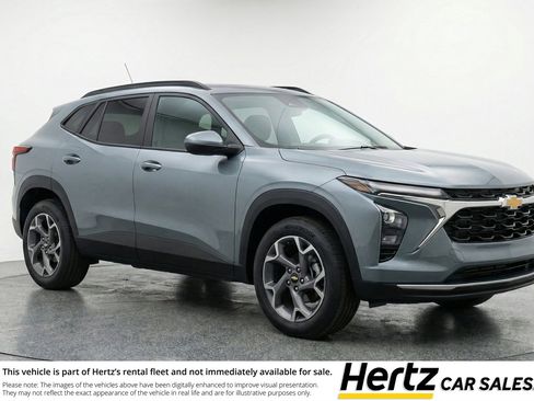 Used 2025 Chevrolet Trax LT image 1