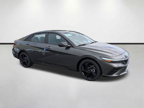 New 2026 Hyundai Elantra SE FWD image 2