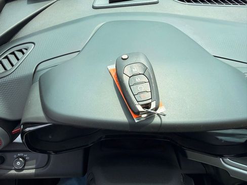 Used 2024 Chevrolet Trax RS FWD image 39