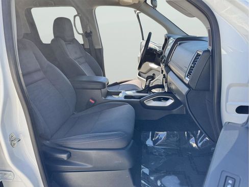 Used 2022 Nissan Frontier SV image 18