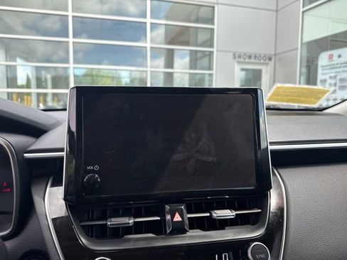 Used 2025 Toyota Corolla Cross XLE FWD image 18