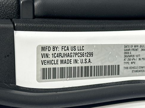 Used 2023 Jeep Grand Cherokee Altitude AWD/4WD image 30