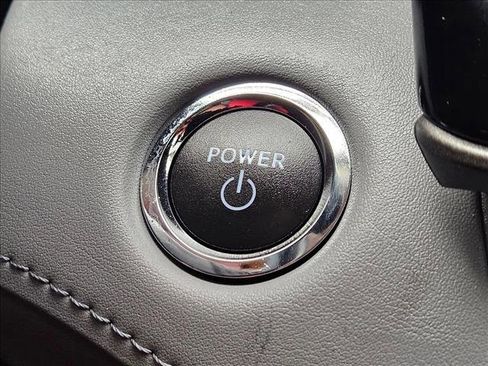 Used 2023 Toyota Highlander XLE image 17