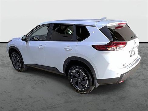Used 2026 Nissan Rogue SV AWD/4WD image 2