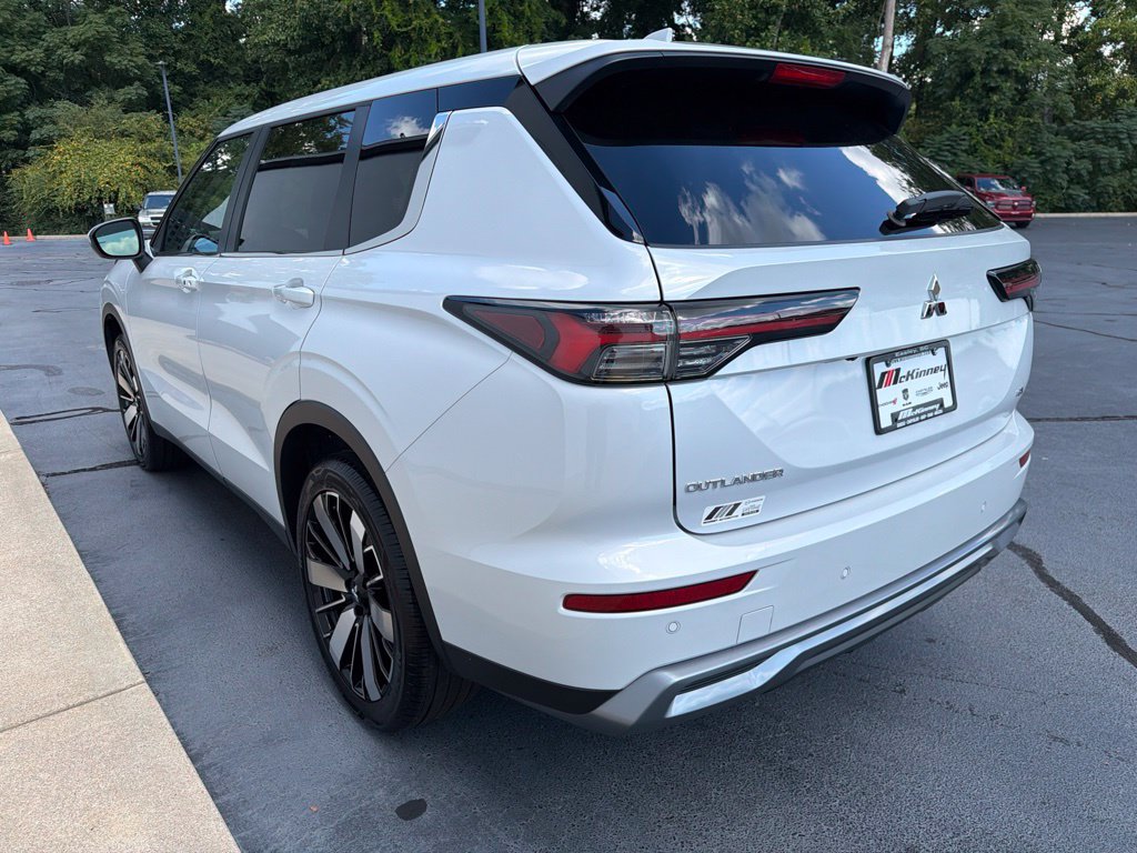 Used 2025 Mitsubishi Outlander SE AWD/4WD image 11