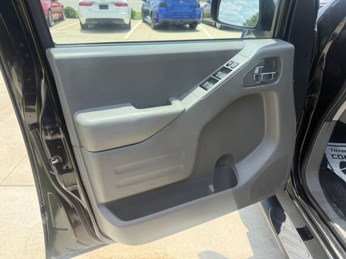 Used 2020 Nissan Frontier SV w/ Midnight Edition Floor Mats AWD/4WD image 18