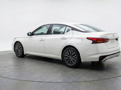 Used 2025 Nissan Altima 2.5 SV image 6