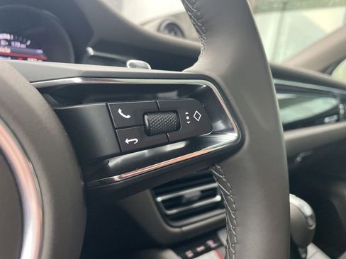 Certified 2025 Porsche Macan image 41