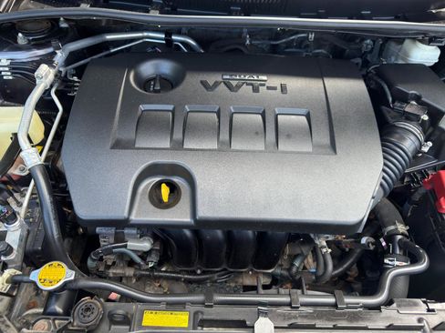Used 2013 Toyota Corolla LE FWD image 39