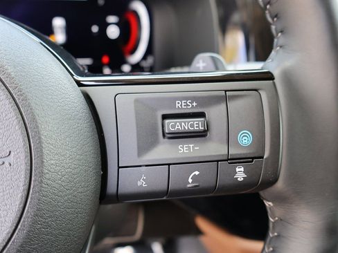 Used 2024 Nissan Pathfinder Platinum image 46