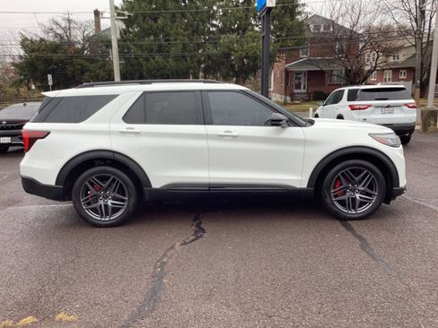 Used 2025 Ford Explorer ST image 8