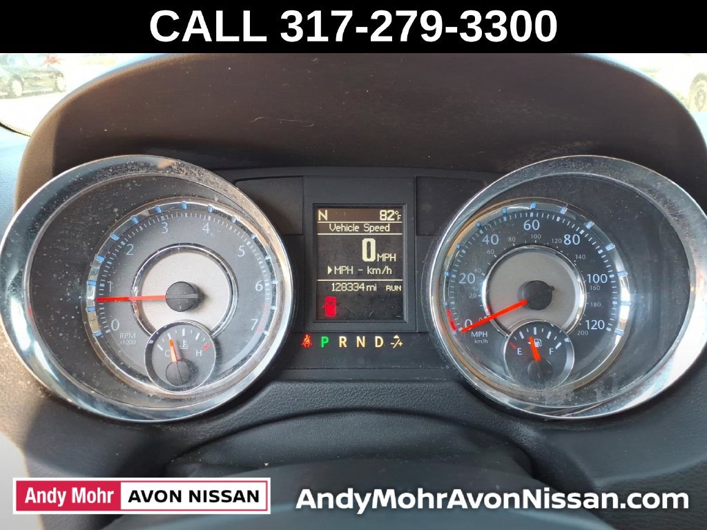Used 2016 Chrysler Town & Country Touring-L FWD image 21