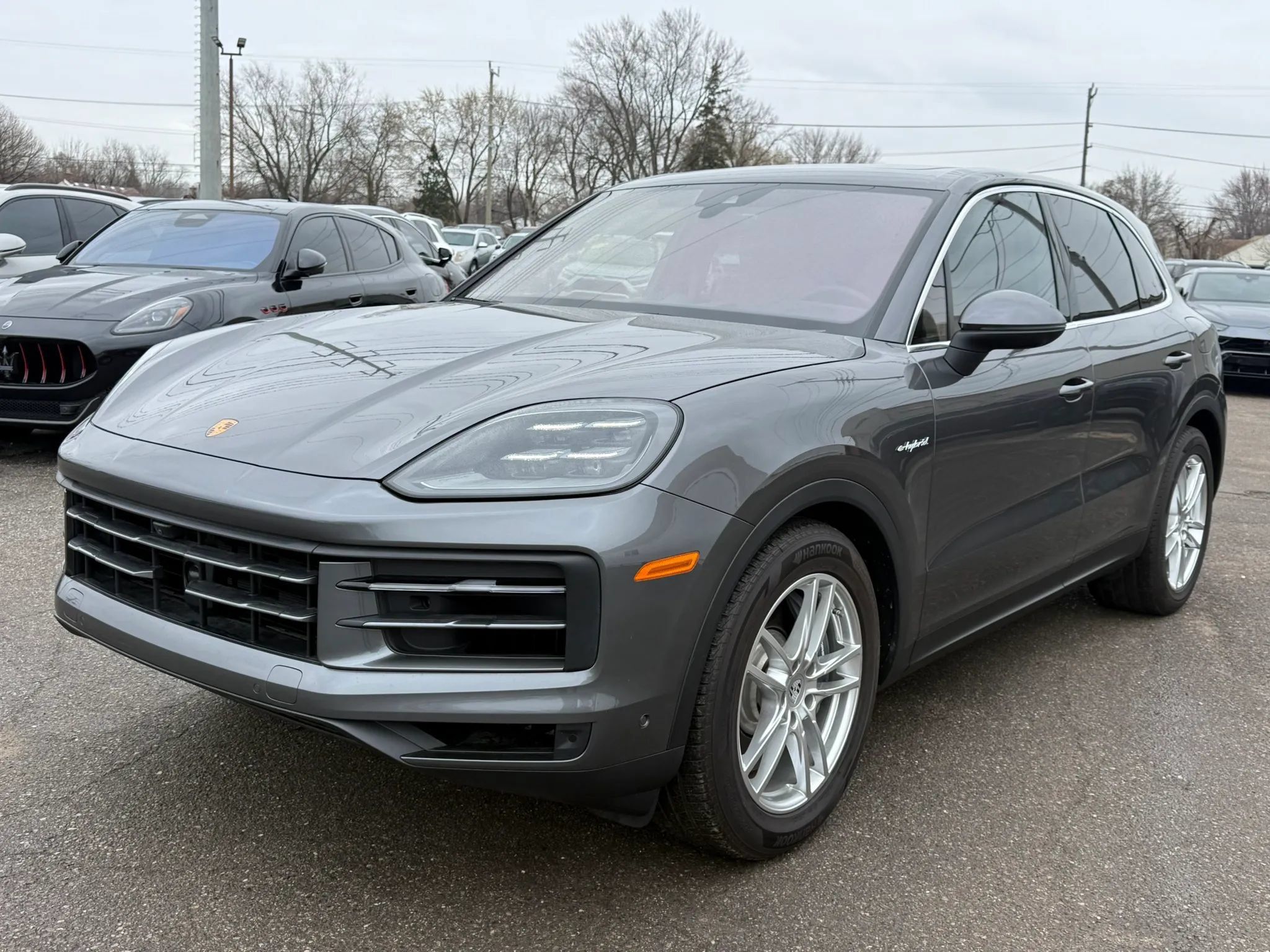 Used 2025 Porsche Cayenne E-Hybrid w/ Premium Package Plus AWD/4WD image 1