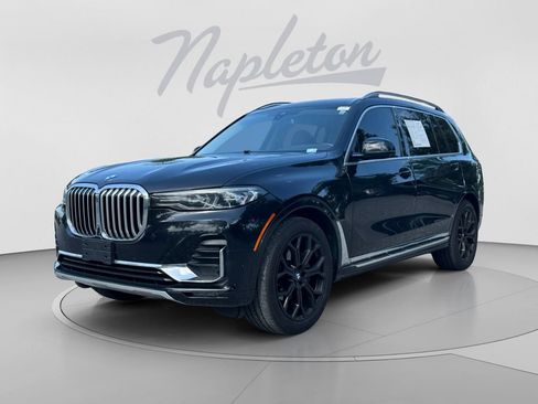 Used 2021 BMW X7 xDrive40i w/ Parking Assistance Package AWD/4WD image 1