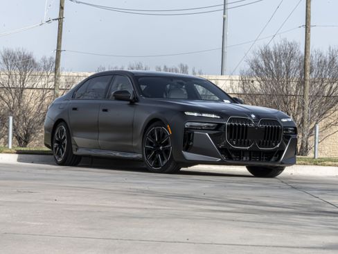 Certified 2024 BMW 760i xDrive w/ Executive Package image 2