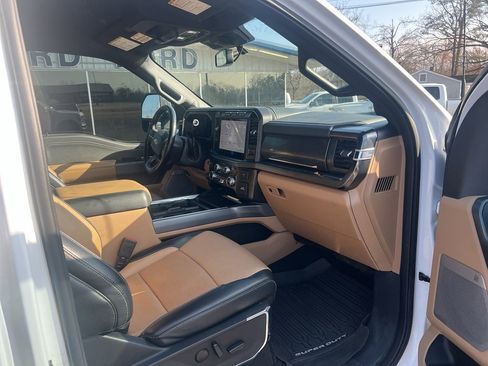 Used 2024 Ford F250 Lariat w/ Chrome Package image 17