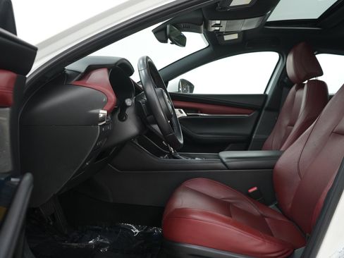 Used 2020 MAZDA MAZDA3 Hatchback w/ Premium Package FWD image 17