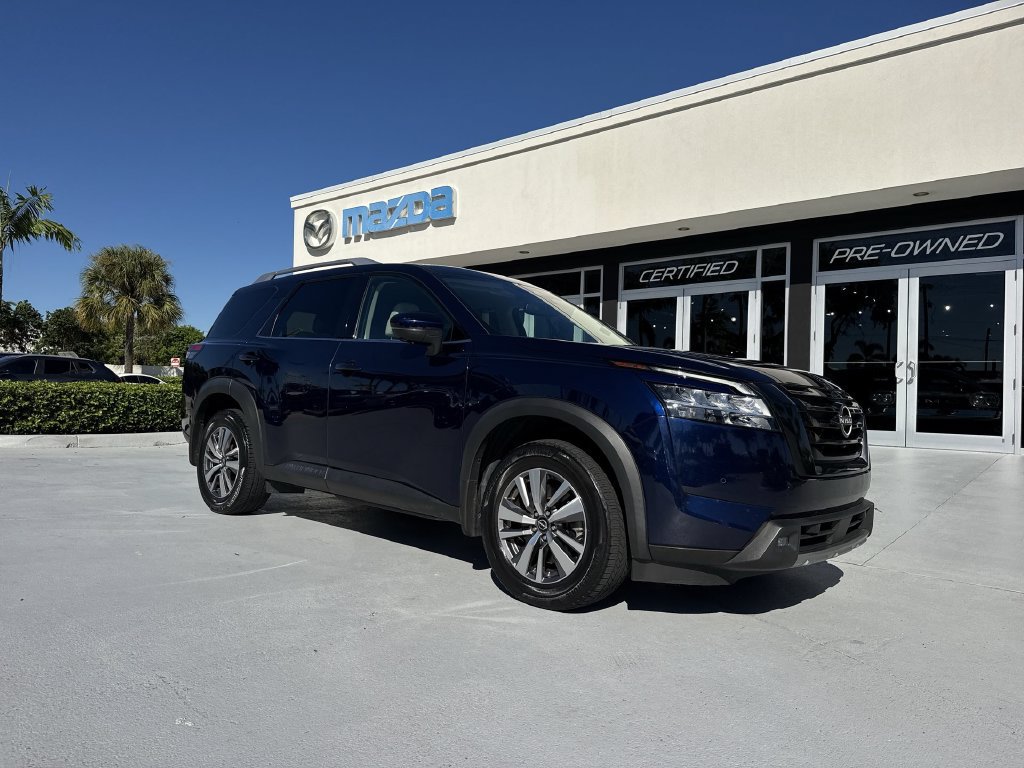 Used 2022 Nissan Pathfinder SL w/ SL Black Package AWD/4WD image 22