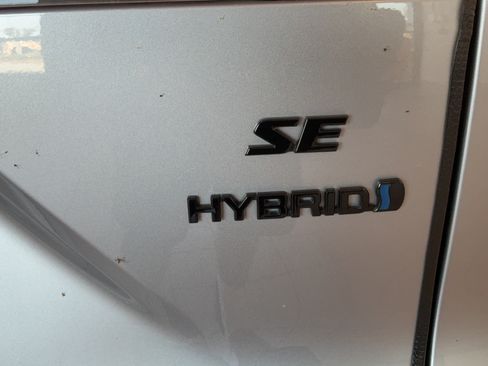Used 2024 Toyota Corolla Cross AWD Hybrid w/ Moonroof Package image 39