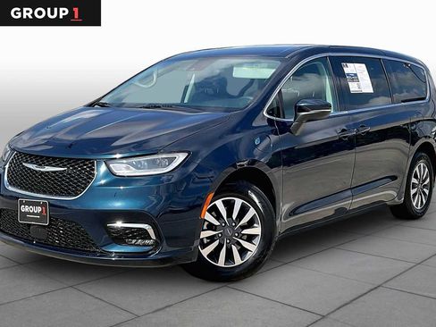 Used 2023 Chrysler Pacifica Touring-L FWD image 1