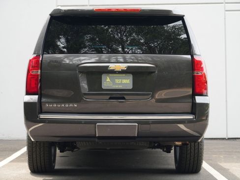 Used 2015 Chevrolet Suburban LTZ RWD image 10