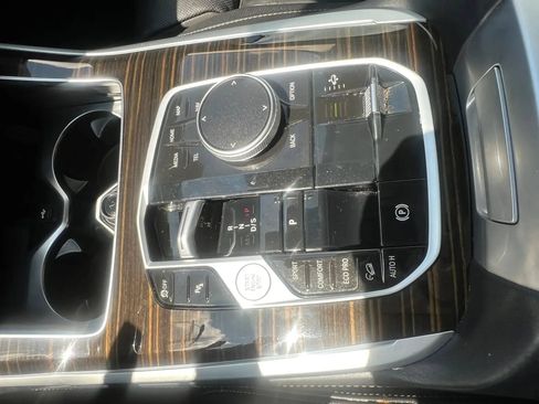 Used 2025 BMW X7 xDrive40i AWD/4WD image 28