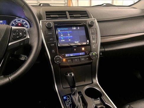 Used 2017 Toyota Camry XLE w/ Moonroof Package image 6