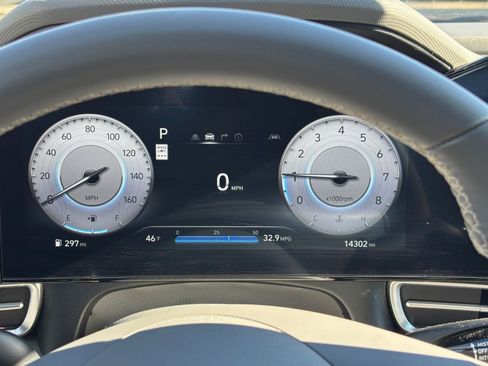 Used 2025 Hyundai Elantra SEL image 40