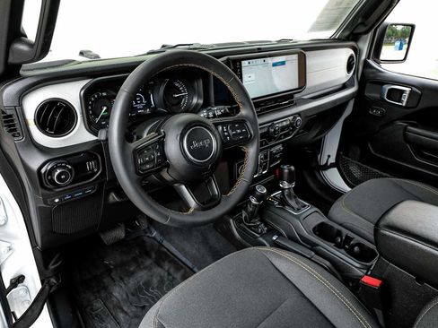 Used 2024 Jeep Wrangler Unlimited AWD/4WD image 4
