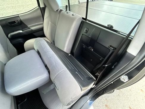Used 2018 Toyota Tacoma SR5 AWD/4WD image 36