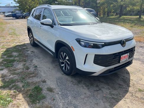 New 2025 Volkswagen Tiguan S image 3