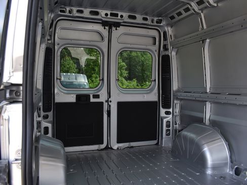 New 2026 RAM ProMaster 2500 w/ Premium Convenience Group FWD image 24