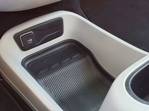 Used 2023 Chrysler Pacifica Touring-L AWD/4WD image 19
